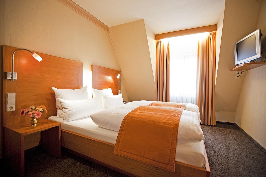 Hotel Krone Ohg Gerlingen Værelse billede
